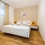 Four-bedroom In Casa vacanze Šibenik