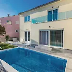 Four-bedroom In * Šibenik