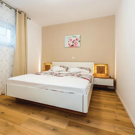 Four-bedroom In Holiday home Sibenik