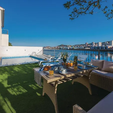 Four-bedroom In Holiday home Sibenik