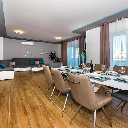 Four-bedroom In * Szybenik