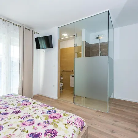 Holiday home Four-bedroom In