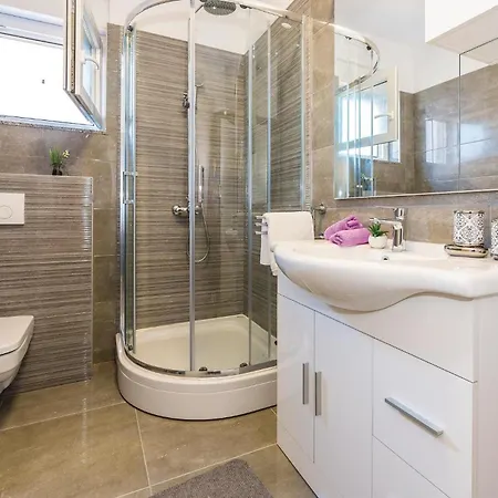 Four-bedroom In Holiday home *