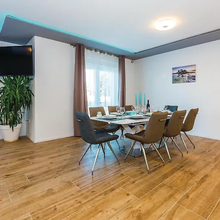 Four-bedroom In Sibenik