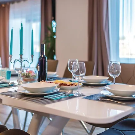 Four-bedroom In Holiday home *