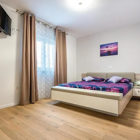 Сasa de vacaciones Four-bedroom In