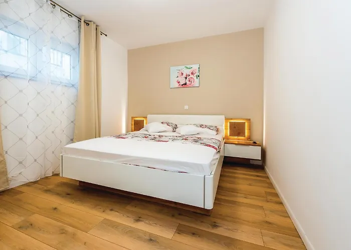 Four-bedroom In Vikendica Sibenik