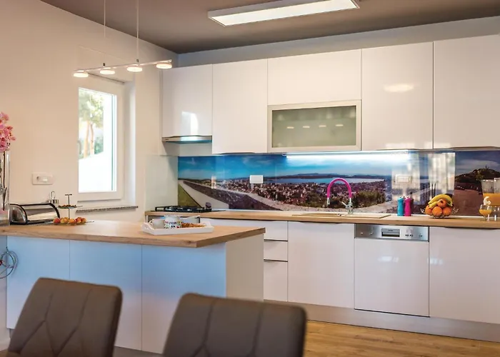 Vikendica Four-bedroom In Sibenik