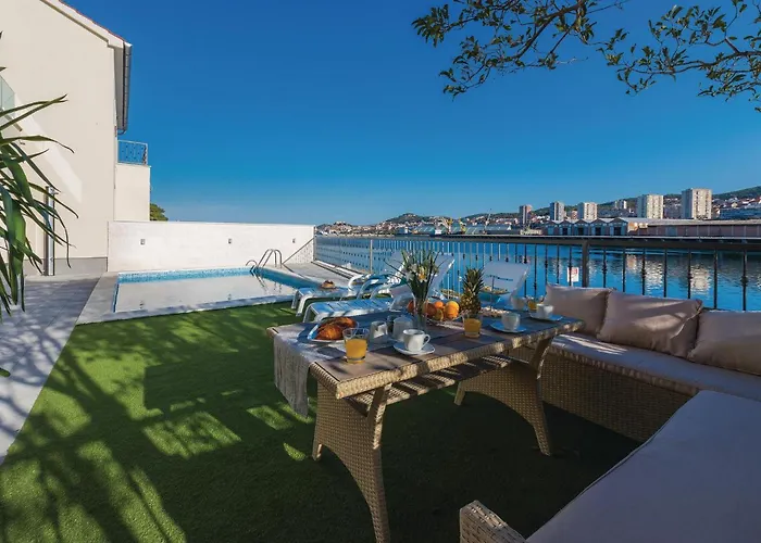 Four-bedroom In Vikendica Sibenik