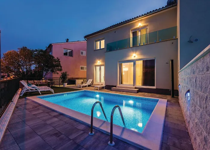 Vikendica Four-bedroom In Sibenik