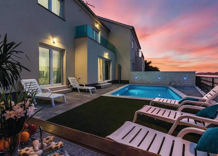 Vikendica Four-bedroom In