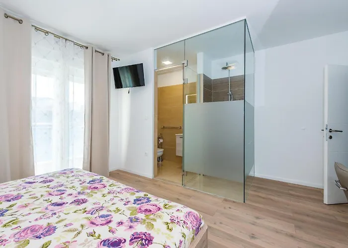 Vikendica Four-bedroom In