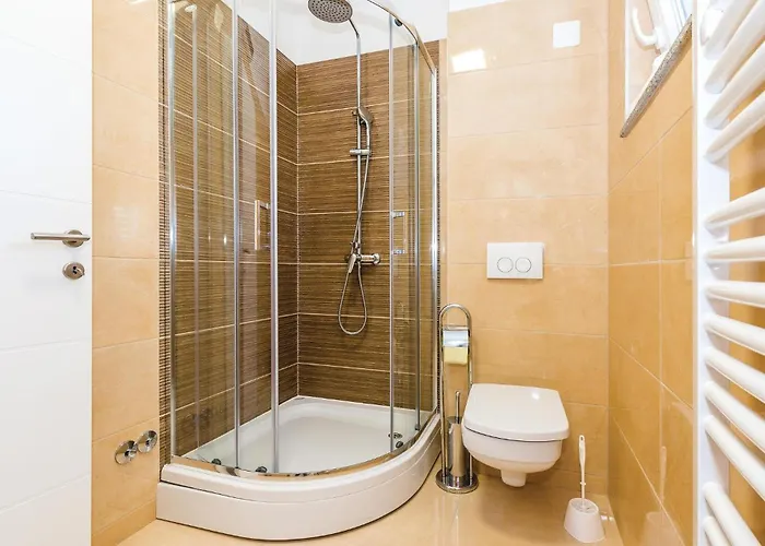 Four-bedroom In Vikendica *