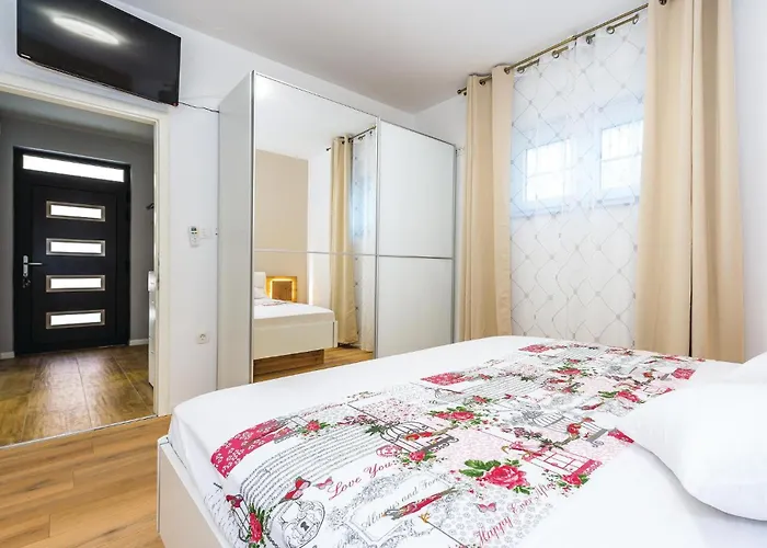 Dom wakacyjny Four-bedroom In Szybenik