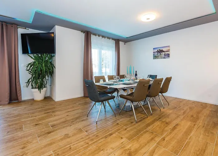 Four-bedroom In Sibenik